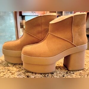 Women's Ugg New Height Boots 10